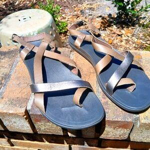 Olukai womens sz10 sandals